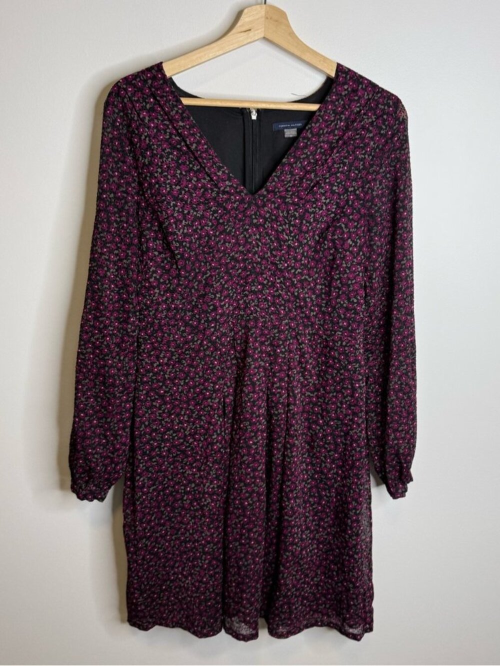 Tommy Hilfiger Long Sleeve V-Neck Floral Dress in Plum and Black